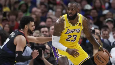  LeBron James critica las decisiones del centro de repetición en dolorosa derrota de los Lakers 