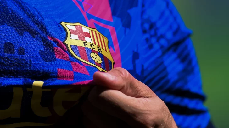 El Barcelona en la carrera financiera: cerca de un golpe maestro en el mercado de equipaciones