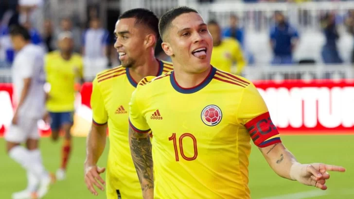 ¿En qué equipos ha jugado Juanfer Quintero?