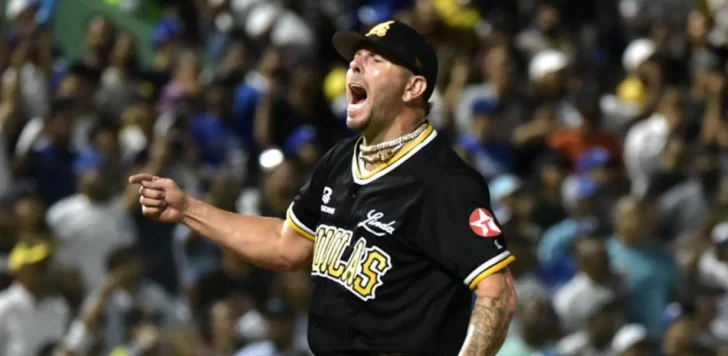 Yunesky Maya firma con los Tigres en la pelota invernal y se cierra su ciclo con las  Águilas Cibaeñas