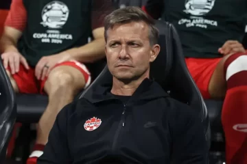 ¿Quién es el entrenador de Canadá?