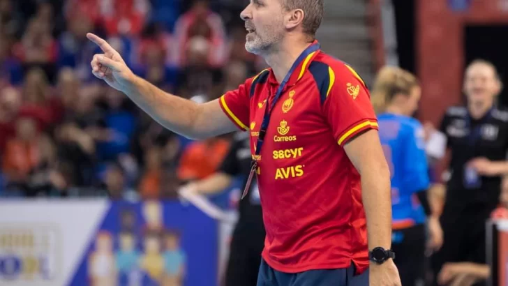 ¿Quién es el entrenador español de Angola en Balonmano de París 2024?