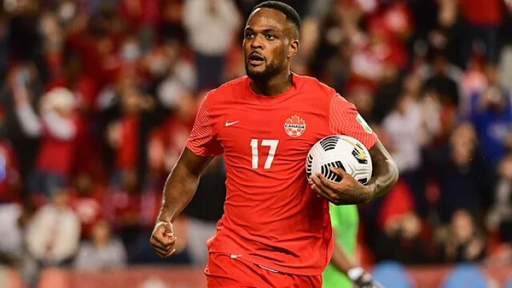 ¿Cuáles son las estadísticas de Cyle Larin en la selección de Canadá?