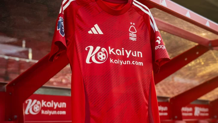 Nueva camiseta titular del Nottingham Forest 2024/2025