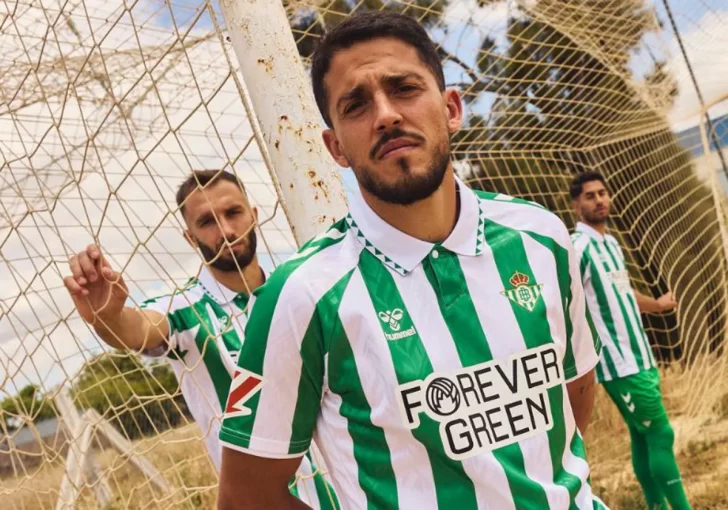 Las camisetas oficiales de Hummel que usará Real Betis para la temporada 24/25