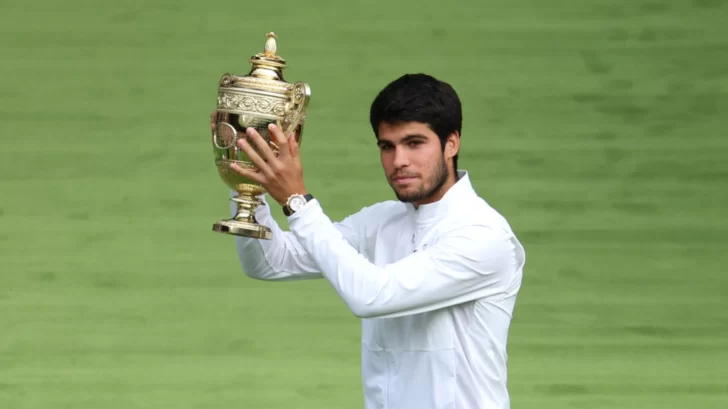 Carlos Alcaraz destronó a Novak Djokovic y obtuvo su doblete