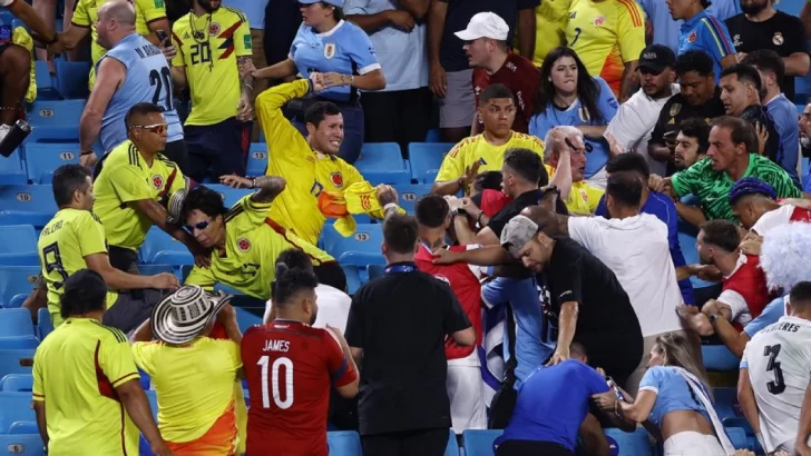 Insólito: pelea entre hinchas y jugadores en Uruguay vs Colombia