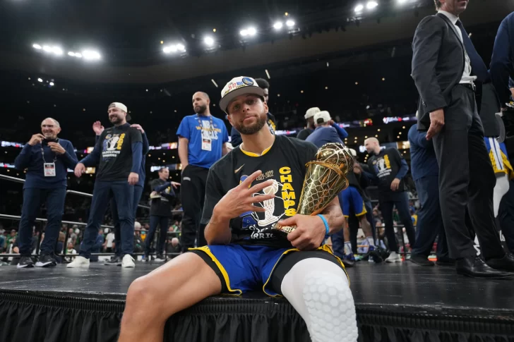 ¿Stephen Curry piensa abandonar a los Warriors?