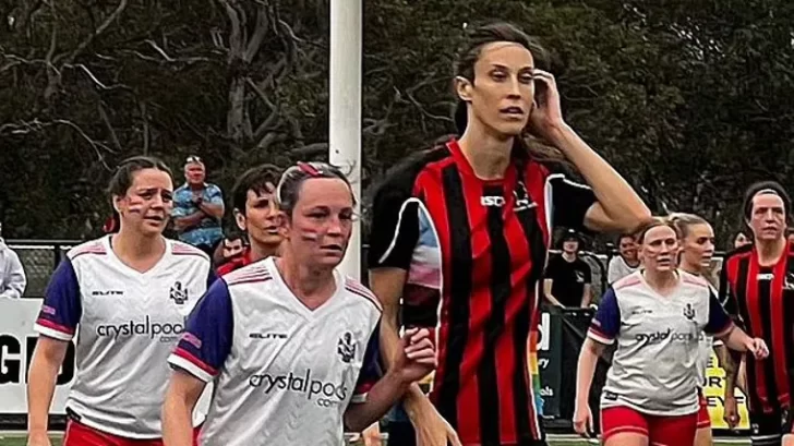 Equipo femenino ganó un torneo con 5 jugadoras transexuales