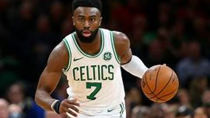 Jaylen Brown regresa a los entrenamientos luego de los largos festejos del campeonato