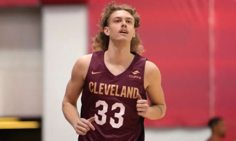 Luke Travers firma su primer contrato NBA y se une a los Cavaliers con un acuerdo two-way