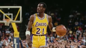 ¿Nuevo dorsal retirado en los Lakers? La 21 de Michael Cooper