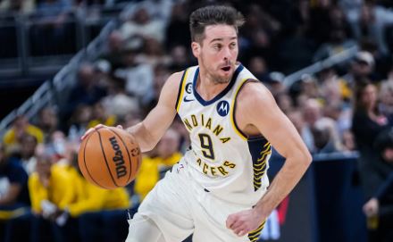 T.J. McConnell renueva con los Pacers: Cuatro años y 45 millones para el luchador incansable