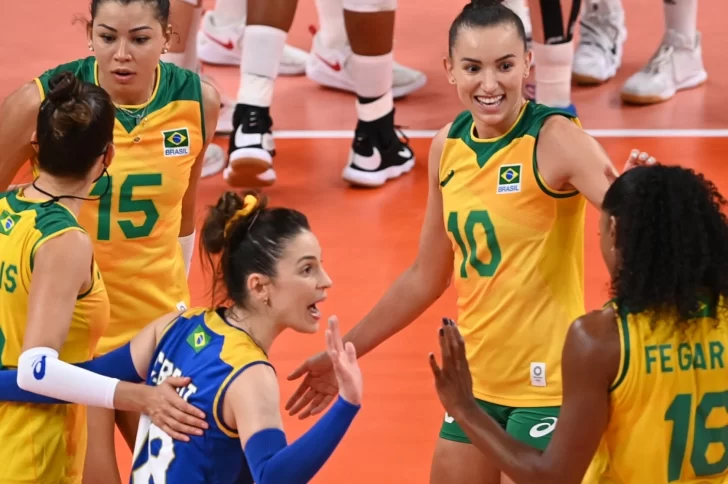 ¿Quiénes son los posibles equipos clasificados a cuartos de final en voleibol femenino en los Juegos Olímpicos?