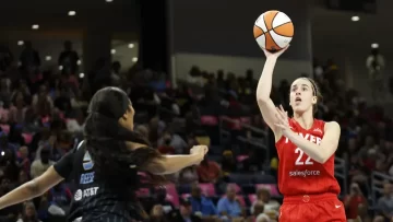 Caitlin Clark revive la WNBA y la ayuda a establecer récords