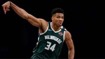 Giannis Antetokounmpo ofrece un millón de dólares por una carta exclusiva firmada por LeBron, Curry y Durant