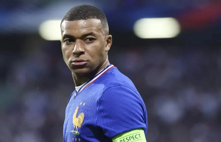 ¿Qué jugador es el que apuntó contra Kylian Mbappé en el partido frente a Italia?