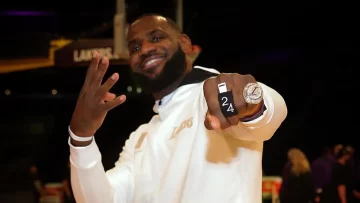 LeBron reduce su salario para atraer talento adicional que lo ayude a otro anillo