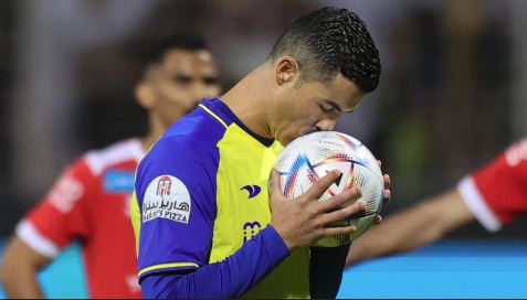 Al Nassr celebra el récord de Cristiano Ronaldo con camiseta conmemorativa tras alcanzar los 900 goles