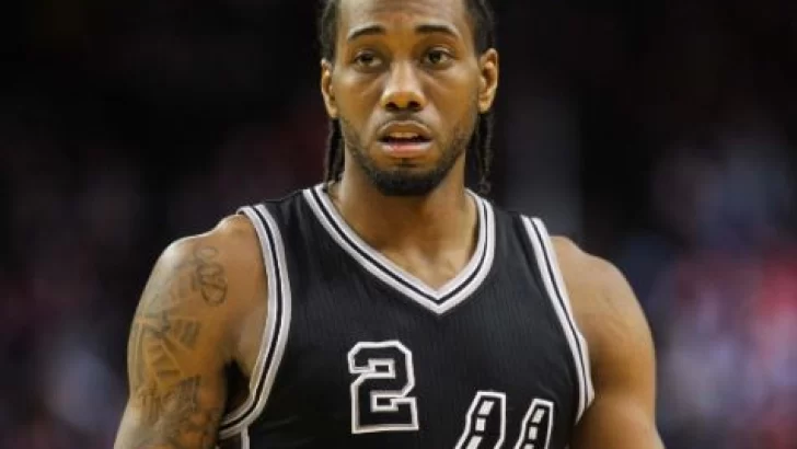 Kawhi Leonard y su rodilla: incertidumbre sobre el inicio de temporada tras nueva cirugía