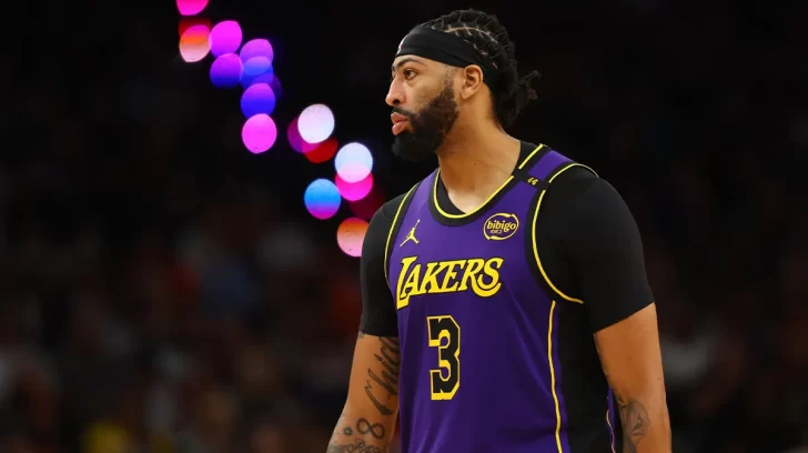 Anthony Davis asegura a los fanáticos de los Lakers que todavía puede jugar