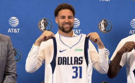 Klay Thompson inicia una nueva etapa en Dallas: Un debut cargado de emociones