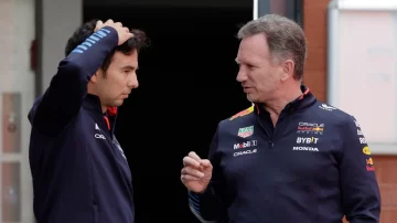 Checo Pérez en peligro: El dardo de Helmut Marko y las negociaciones con Franco Colapinto