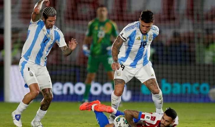 Los jugadores argentinos al límite de amarillas que podrían perderse los partidos ante Uruguay y Brasil