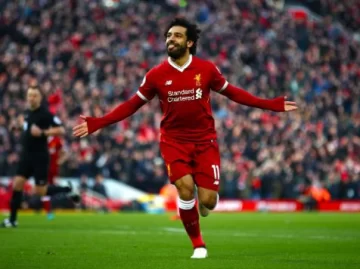 Salah responde con fuerza y coloca al Liverpool en la cima