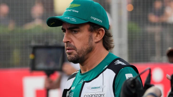 Fernando Alonso enojado con Aston Martin: “Somos el último equipo”