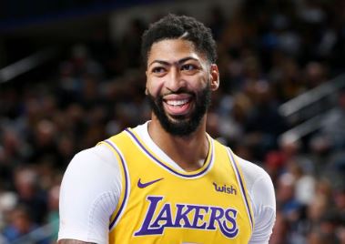 Preocupación en Los Ángeles: Anthony Davis en duda por dolor en el pie izquierdo