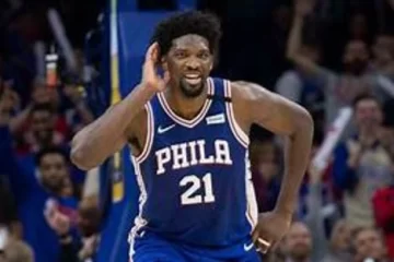 Joel Embiid y su rodilla: Un obstáculo que no cede