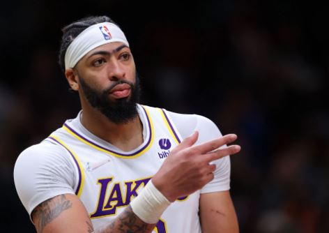 Anthony Davis prende alarmas en los Lakers con lesión ocular