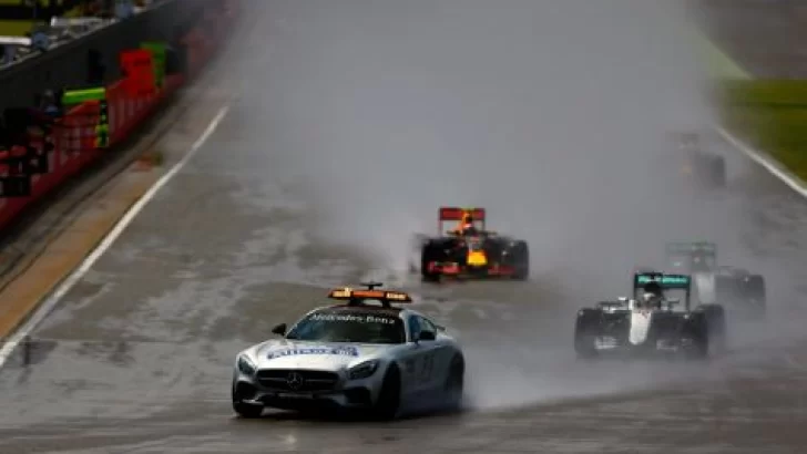 Tormenta en Interlagos: Clasificación del GP de Brasil postergada hasta el domingo