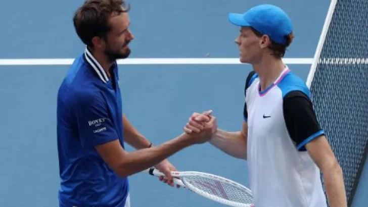 Sinner y Medvedev listos para un duelo decisivo en las ATP Finals