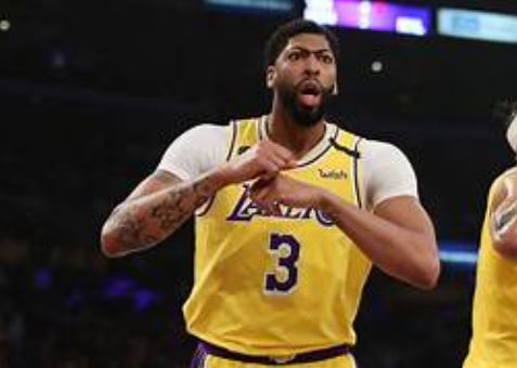 Anthony Davis: Alerta por su tobillo, pero sin lesiones graves