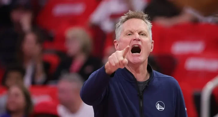 Steve Kerr ataca a los árbitros tras controvertida derrota de la Copa NBA ante los Rockets