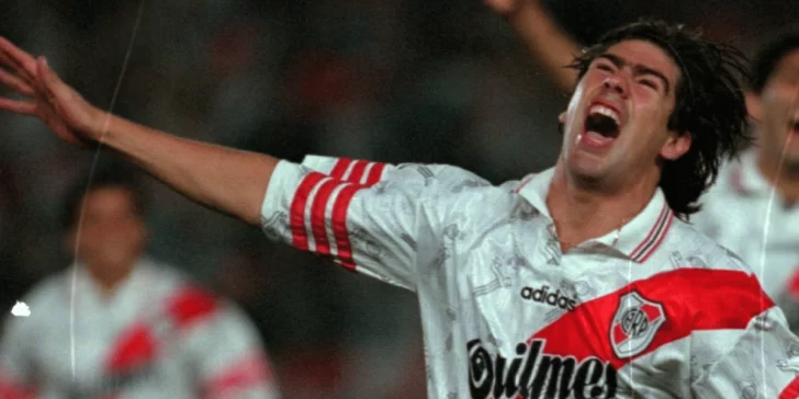 ¿Qué jugadores vistieron la camiseta de River Plate y Universidad de Chile?