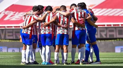 ¡Súper Chivas en construcción! El equipo rojiblanco se ilusiona con refuerzos y una posible alineación estelar