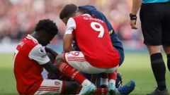 ¿Por qué Bukayo Saka no juega frente al Newcastle por la Copa de la Liga?