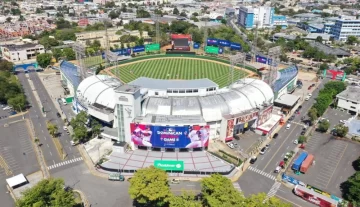 Comisionado de Béisbol del Caribe compara el estado del Quisqueya con la basura