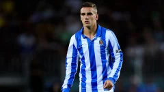 ¿Quiénes son los futbolistas que jugaron en Barcelona y Real Sociedad?