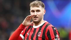 ¿Juega Santi Gimenez? Alineaciones confirmadas para el clásico italiano