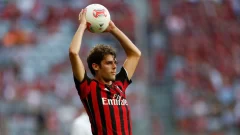 ¿Qué jugadores pasaron por AC Milan y Bologna?