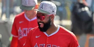 Los Angeles Angels barren a los Dodgers y envían un mensaje contundente: “¡Saquen las escobas!”