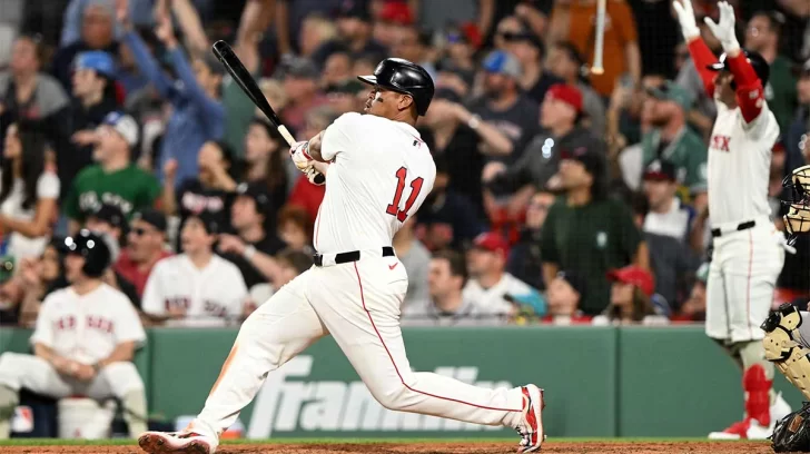Rafael Devers y el rugido de Fenway: un jonrón para detener la tormenta en Boston
