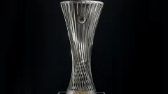 Este es el trofeo de la Conference League que busca ganar el Real Betis