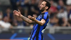 ¿Por que Hakan Çalhanoğlu no juega frente Urawa Red Diamonds?