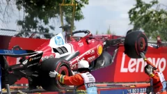 Choque, bandera roja y día terminado: el viernes negro de Leclerc en Canadá