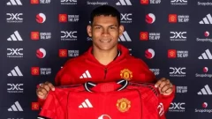 Manchester United apuesta al talento sudamericano: presentó al paraguayo Diego León como nuevo refuerzo